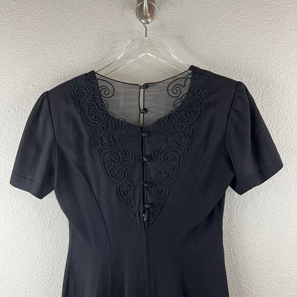Vintage Scarlett Lace & Embroidered Short Sleeve Black Sheath Dress Size 4P - Picture 8 of 9